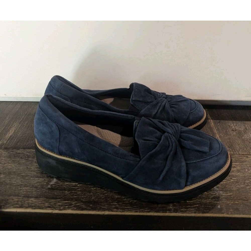 Clarks Womens Sharon Dasher Loafer Size 9  Navy Suede Low Wedge Shoe Big Bow